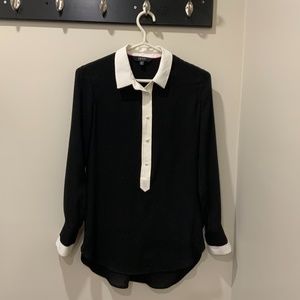 IMNYC Isaac Mizrahi Black Buttoned Blouse Shirt with White Collar and Cuffs